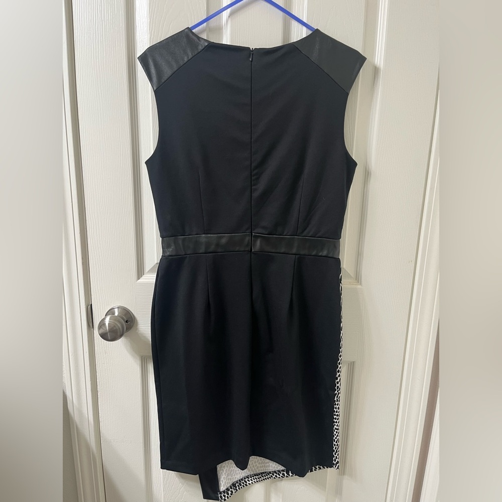 Elegant Black and White Patterned Dress - Picture 2 of 5